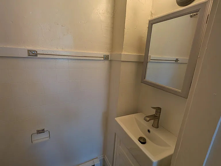 9 Walnut St #101 — Photo 10