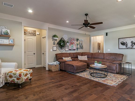 4th image of 14 Macy Ln