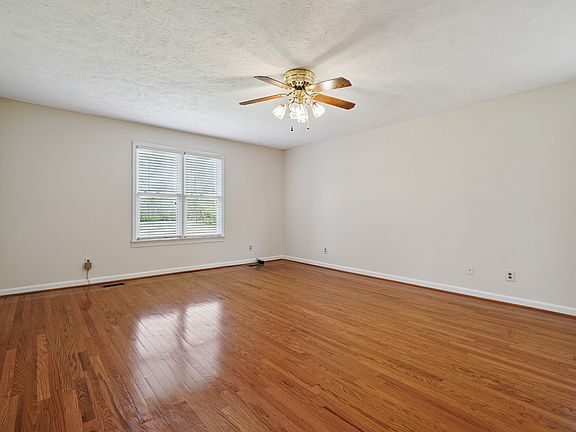 4th image of 255 Palmer Rd