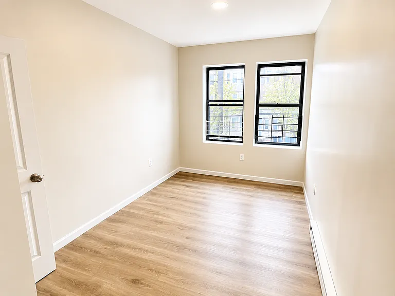 383-385 Avon Ave #3L — Photo 3