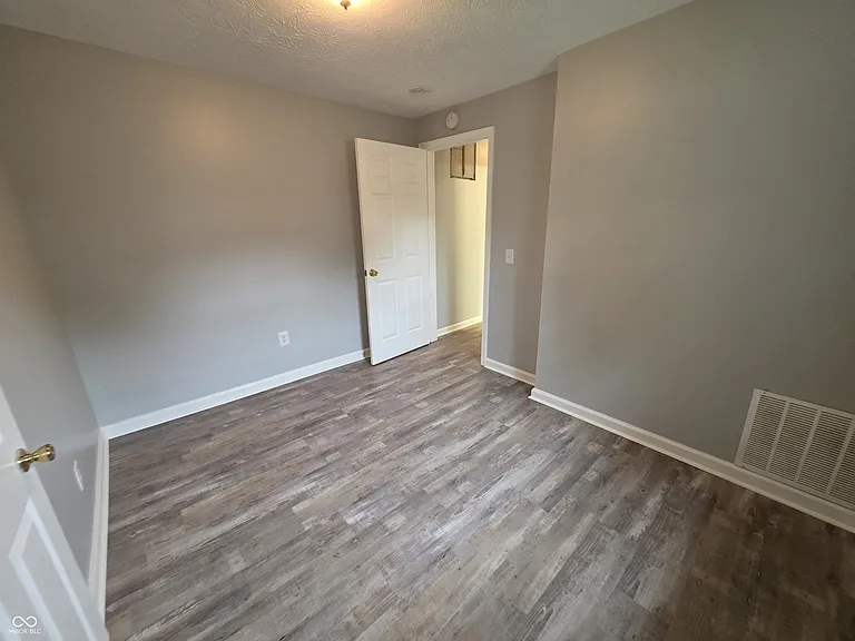 410 N 20th Ave — Photo 9