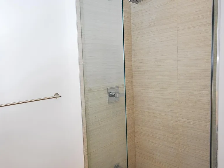 1 Edgewater Dr #GPH24 — Photo 19