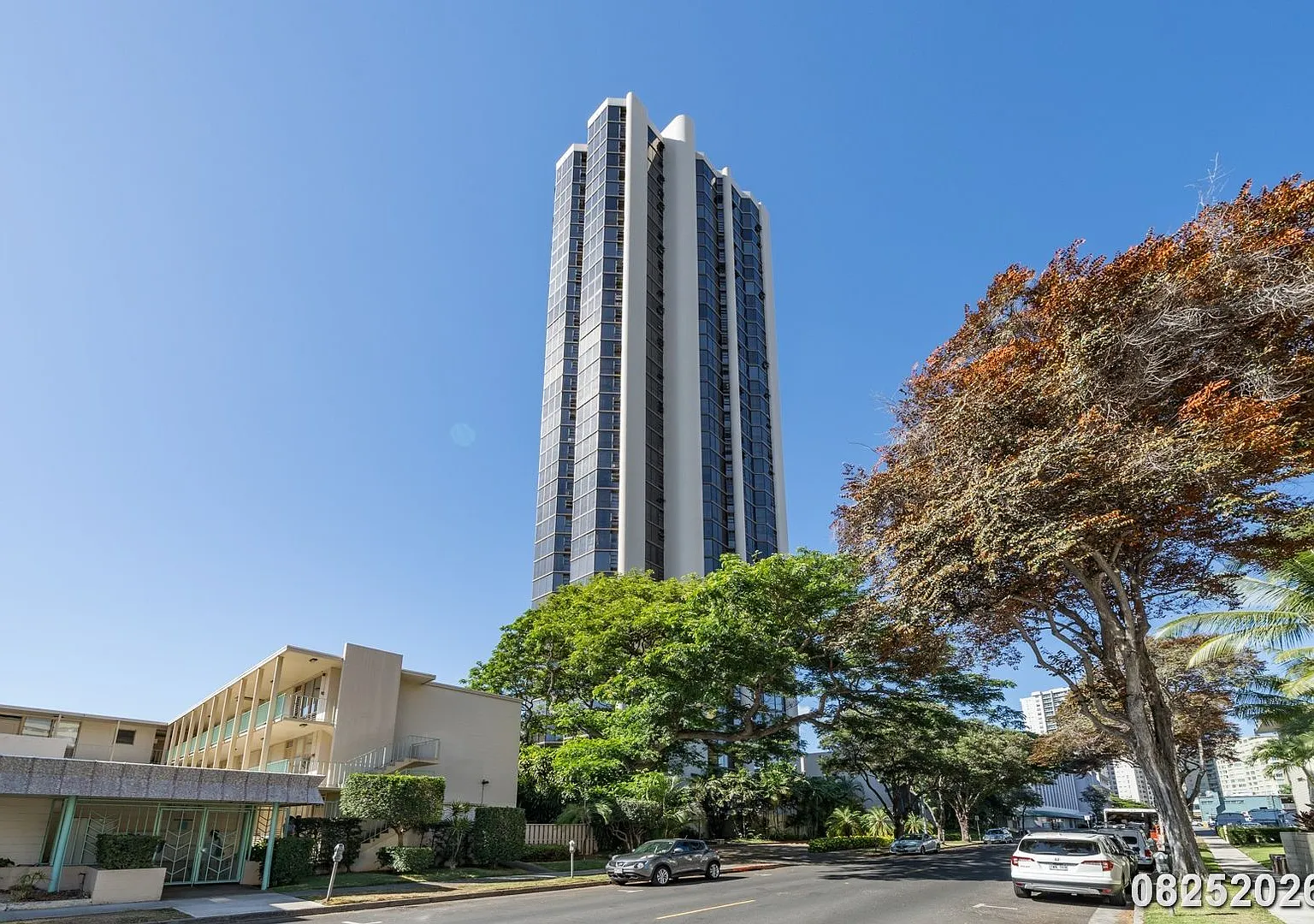 $2400 / 1BR 1BA 1 Parking Hale Kaheka Condo | Available Now! — Photo 1