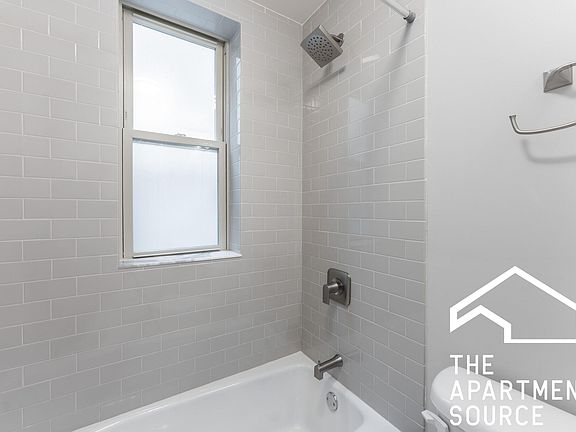 5th image of 640 W Wrightwood Ave #208F
