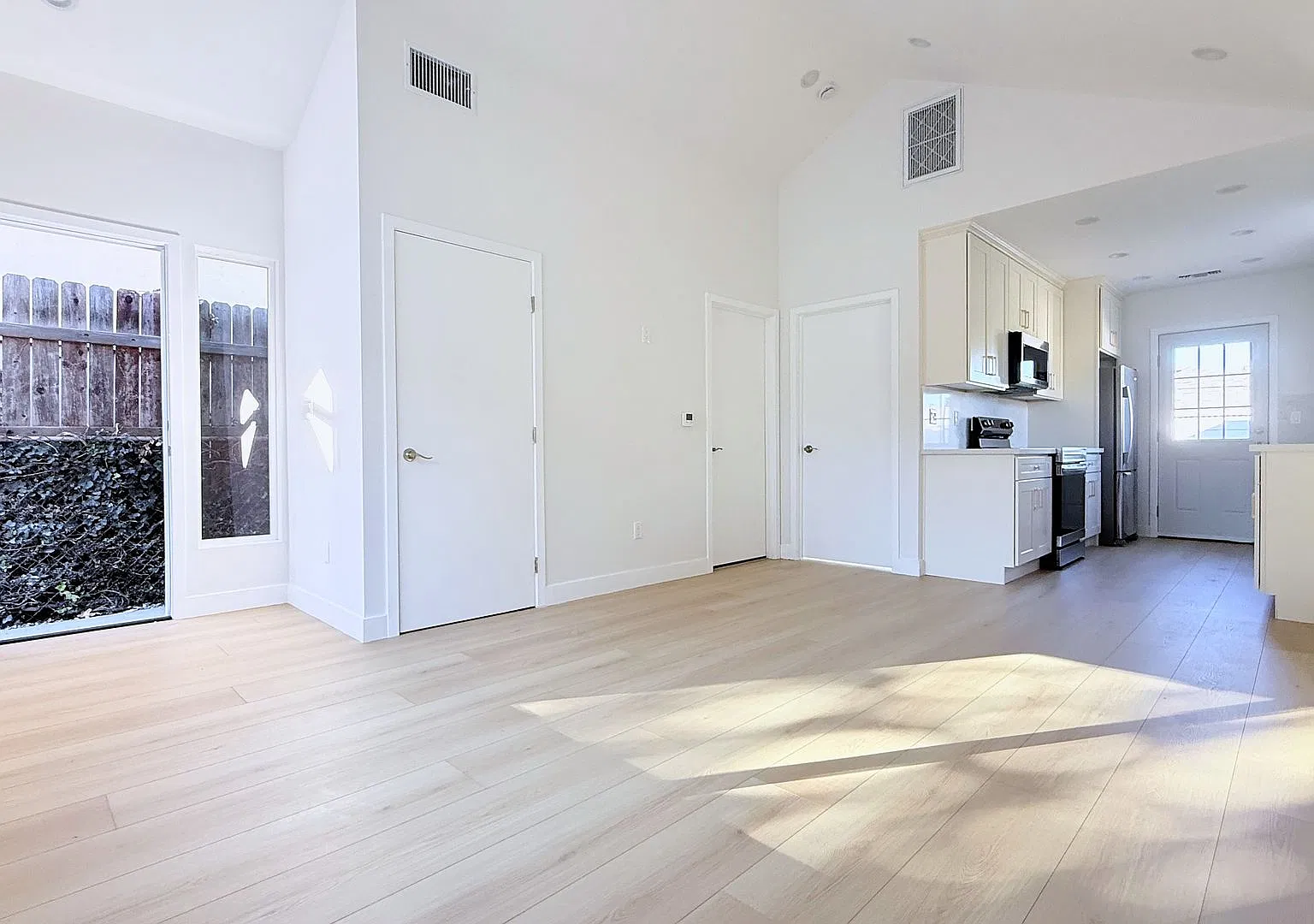 Bright, Fully Renovated 1BD/1BA with Vaulted Ceilings, In-Unit Laundry & Private Patio — Photo 2