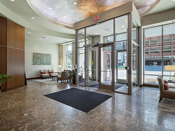 2nd image of 4909 Laclede Ave APT 1705