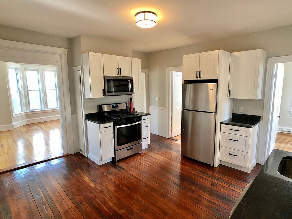 1st image of 373 Wickenden St #2
