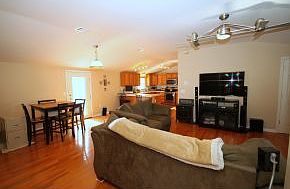 4th image of 82 Holly Dr