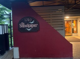 1740 Comox St #1803, Vancouver, BC V6G 2Z1