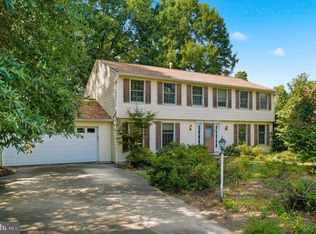 9812 Summerday Dr, Burke, VA 22015