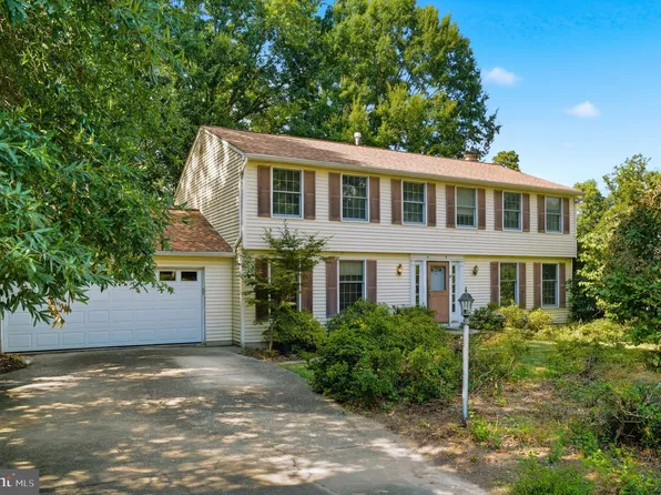 9812 Summerday Dr, Burke, VA 22015