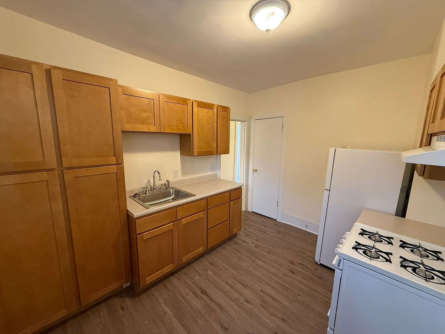 2718 Main Street — Photo 2
