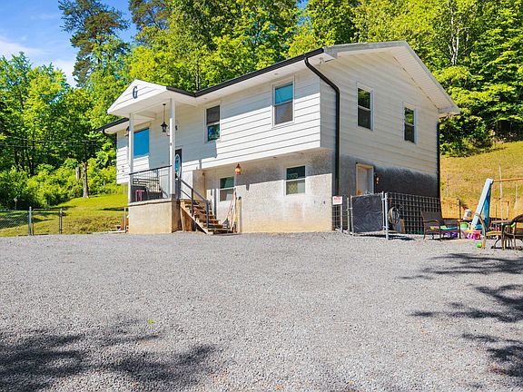 2nd image of 1209 E Bullrun Valley Dr