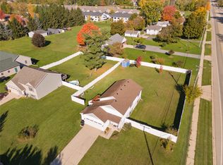 825 Amber Ridge Dr SW, Byron Center, MI 49315