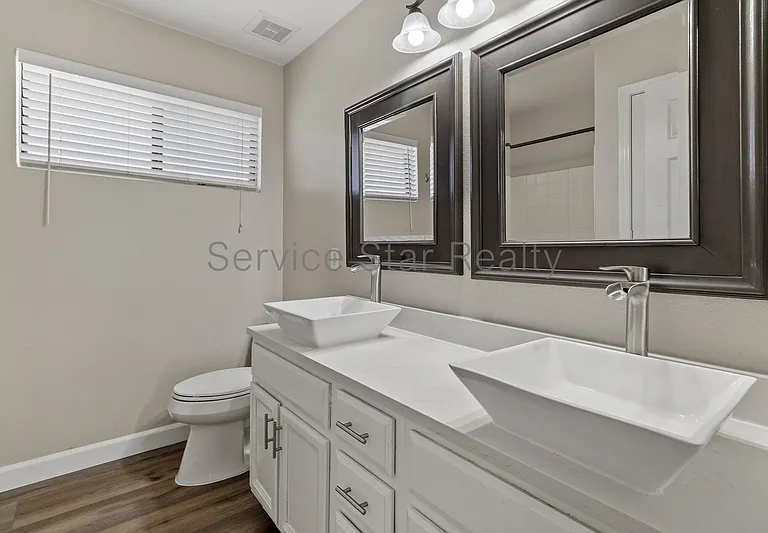 2104 E Behrend Dr — Photo 20
