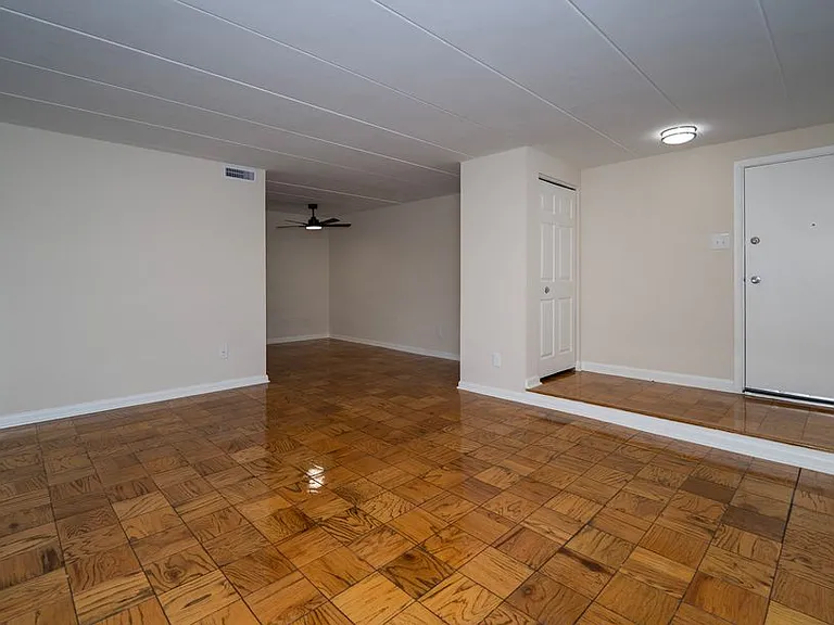 Ashley Apartments — Photo 5