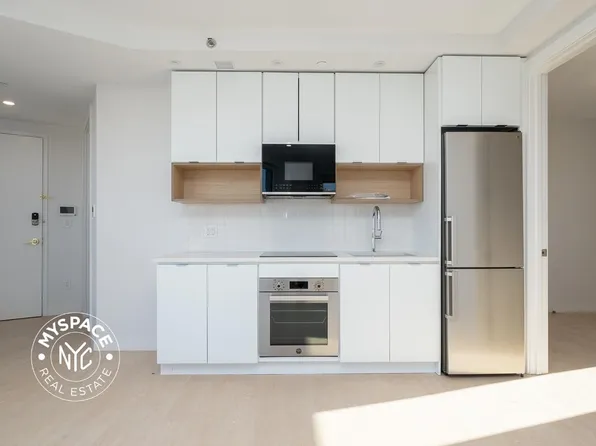 280 Meeker Avenue image 9 of 28