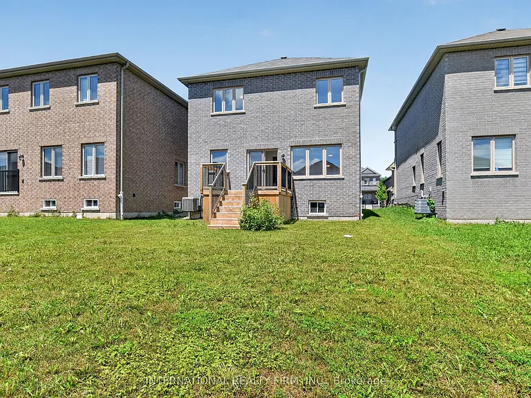 240 Ridley Cres — Photo 43