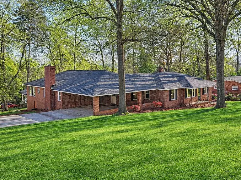 2415 Apricot Ln — Photo 1