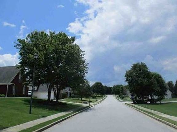 Exterior Neighborhood (street photo)