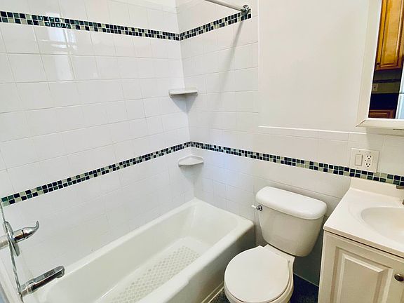 5th image of 1680 1st Ave Unit 3