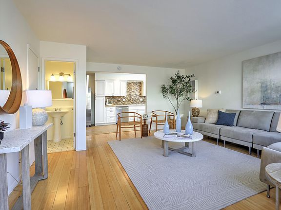 3rd image of 307 Northgate Dr APT C