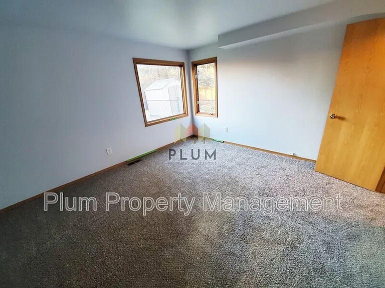 2360 Village Sq — Photo 10