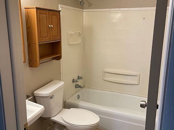 3rd image of 809 Rockwell Dr