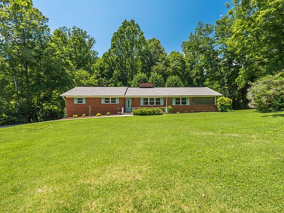 3rd image of 2009 Walnut Hills Dr
