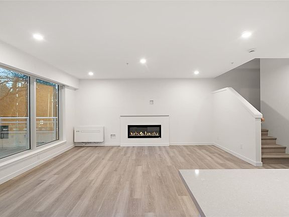 2nd image of 1102 Esquimalt Rd #Townhouse 1