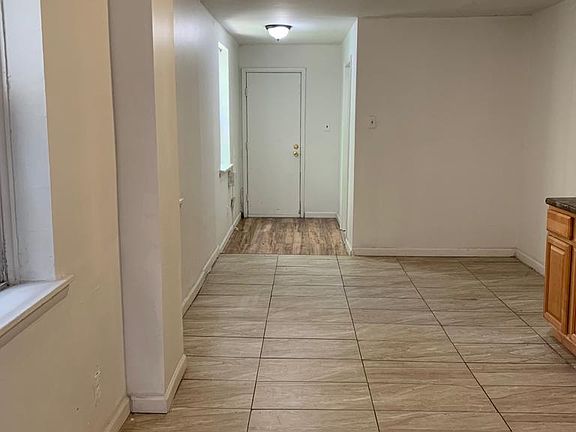 3rd image of 5151 W Columbia Ave