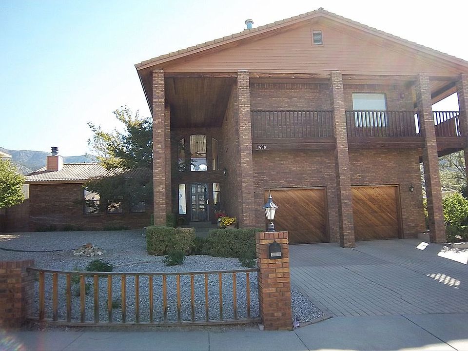 1st image of 1608 Adelita Dr NE
