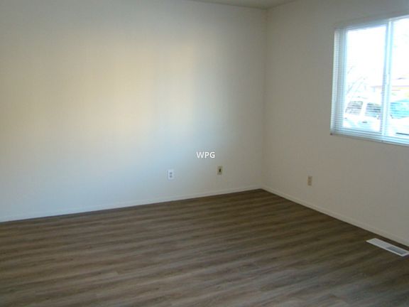 3rd image of 123 Redwood Ave APT 1
