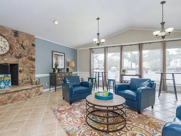 Windtree Apartment Homes — Photo 9