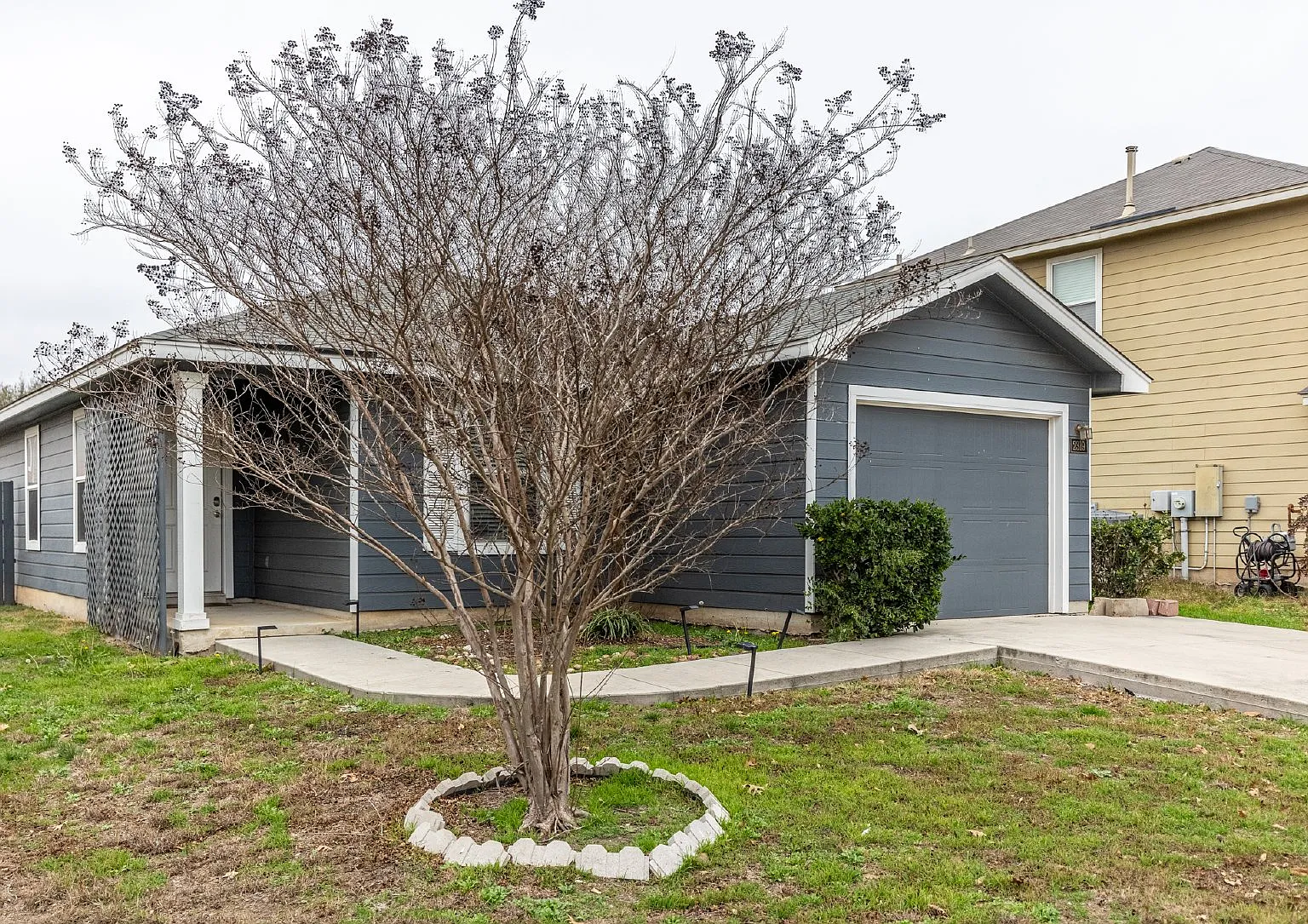 2 bed, 1.0 bath, 968 sqft, $1,350 — Photo 3