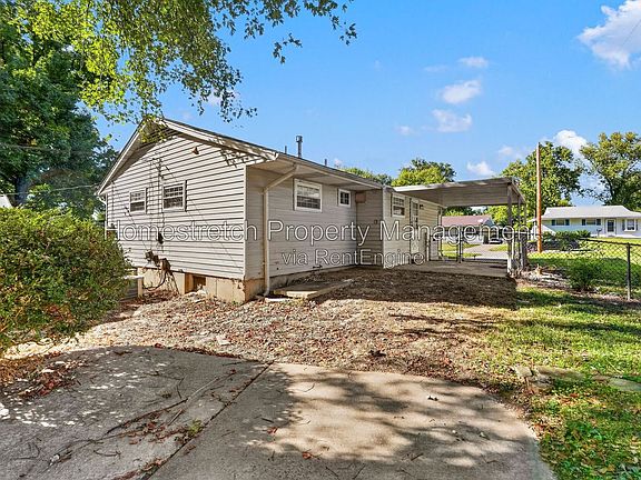 2nd image of 100 Glen Garry Rd