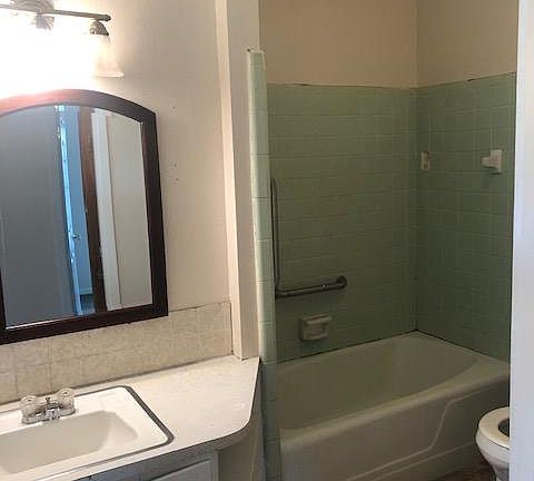 2nd image of 3405 Mistletoe Ave