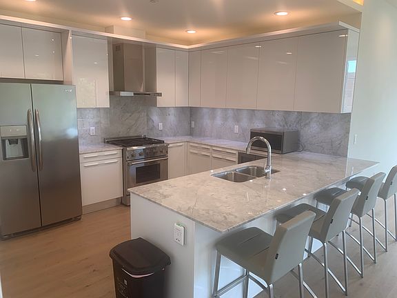 5th image of 3923 Cole Ave #202