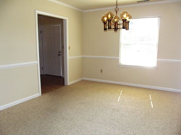 5th image of 3166 Pin Oak Dr