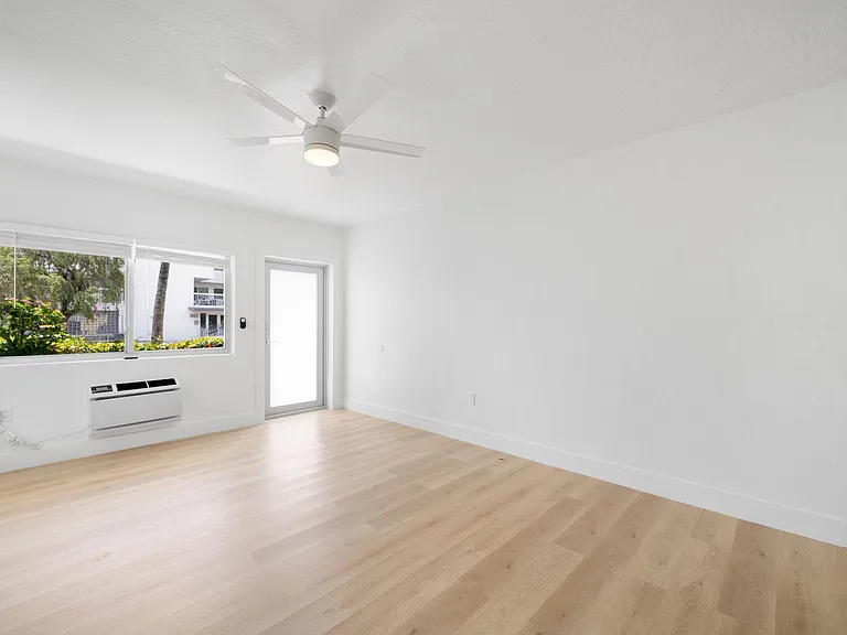 1035 9th St #7 — Photo 2