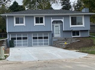 915 N 28th St, Blair, NE 68008