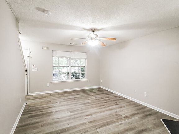 5th image of 401 Kendall Ln