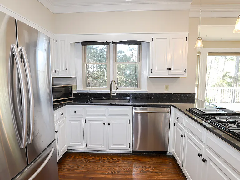809 Houndslake Dr — Photo 17