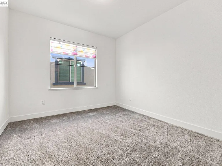 33 W Roccolino Ln — Photo 34