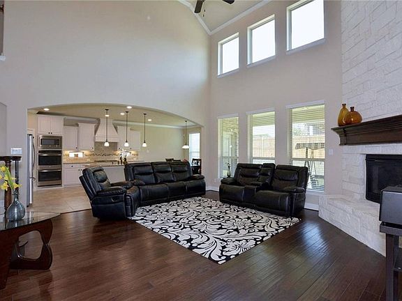 5th image of 9813 Baltic Ln