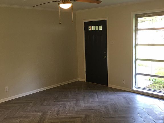 4th image of 2404 Spencer Ave #A
