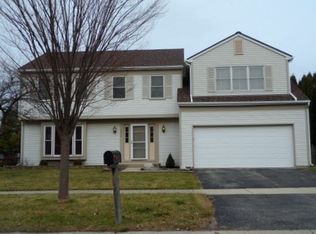 1712 Larson Ave, St Charles, IL 60174