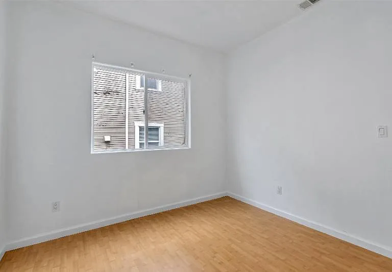 1114 International Blvd #D — Photo 2