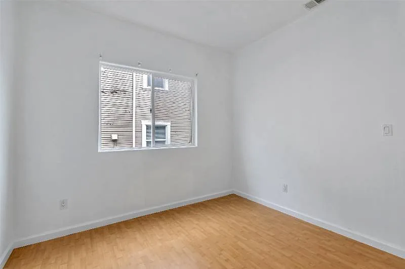 Building Photo - 1114 International Blvd #D