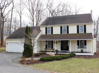 5 Chord Ln, Ivoryton, CT 06442